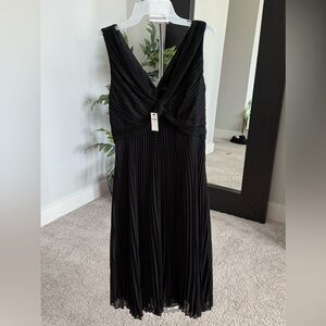 NWT - Banana Republic Factory - Black Pleated V-Neck Women’s Dress